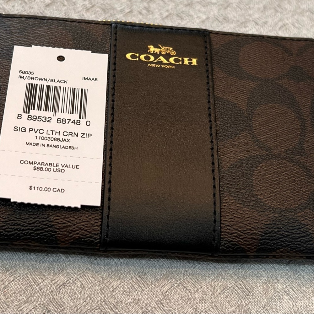 Gorgeous, NWT, black/brown COACH Signature “C” PVC Leather corner zip wristlet - Picture 9 of 15